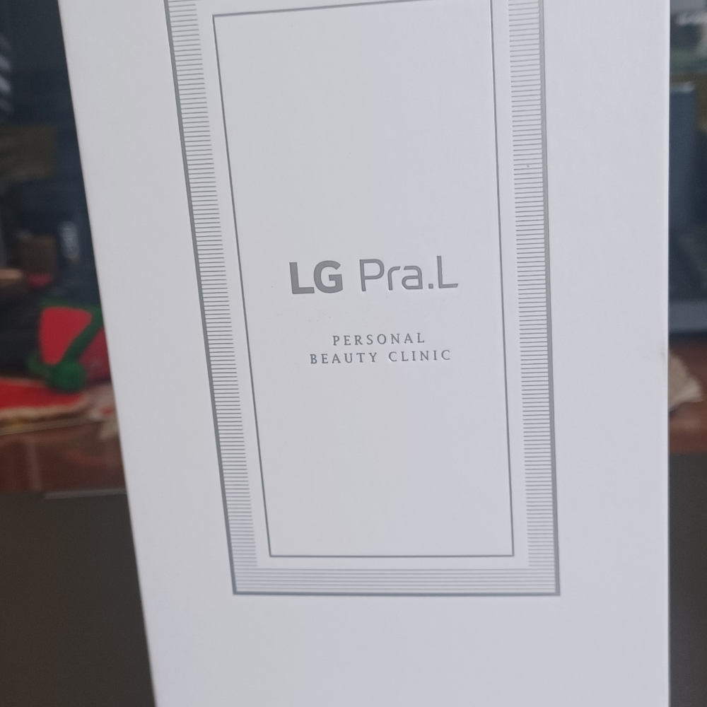 LG Pra.L Skincare Tool - White
